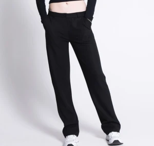 Low waist kostymbyxor  - Lågmidjade kostymbyxor från lager 157. Endast använda 1 gång. Ordinarie pris 200kr. Frakt tillkommer.