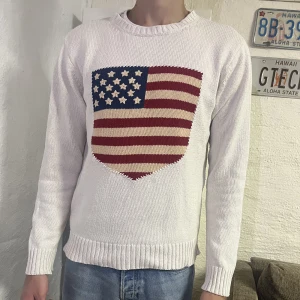 Gant Sweatshirt - Skick: 7/10 Nypris 649 Modellen på bilden är 181 cm och bär storlek M, vid frågor och funderingar är det bara att skriva!