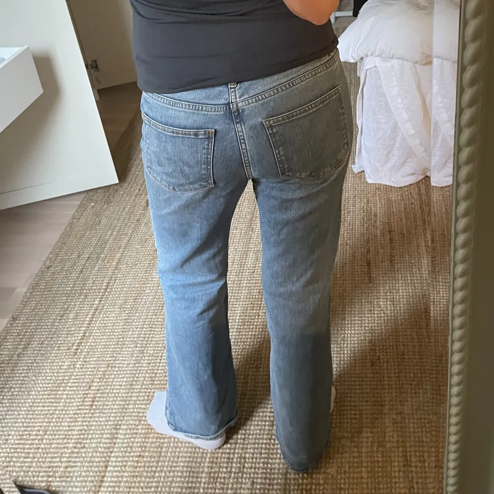 Jättefina flare/straight jeans från Marville Road🤍sitter perfekt på höften för mig som har 38!. Jeans & Byxor.