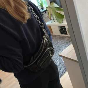 Ginatricot väska - Säljer en handväska från Ginatricot