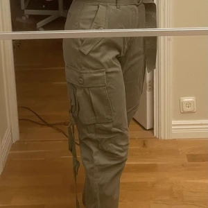 Replay cargopants  - Använda endast 2 gånger köpta för 1800kr 