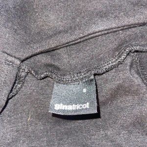 Svart topp gina - Jätte fint skick testad 1 gång.