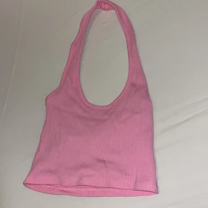 Topp - Halterneck topp från Nelly, aldrig använt 