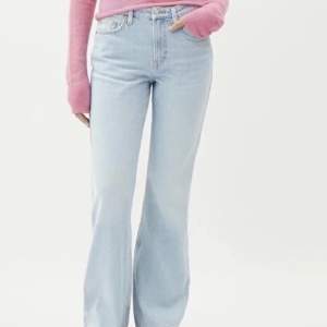 Ljusblå jeans från weekday i modellen sway mid bootcut jeans💕 oanvända!