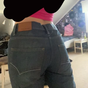 Jeans - Jeans från secondhand som ej kommer till användning. Är 180 och dem passar mkt bra i längden- ca storlek M/S.  Lågmidjade och straight men kan även passa som baggy. Skriv för mer info osv💞