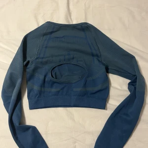 FLEX SPORTS LONG SLEEVE CROP TOP - Träningströja från Gymshark. Använd ett fåtal gånger.  Storlek S. 