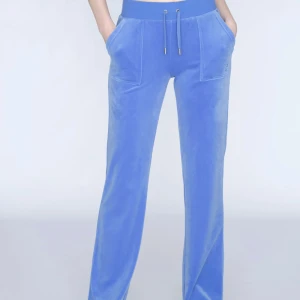 Juicy byxor  - Säljer pga att dom inte kommer till användning. Dom har små defekter som intresserade kan få närmare bild på. Pris kan även diskuteras Storlek XXS💙💙