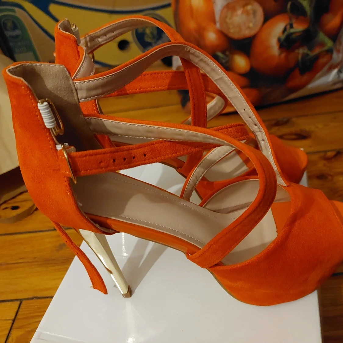 Högklackade nya skor - 91