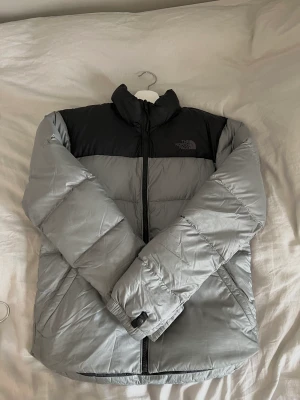 THE NORTH FACE JACKA - Säljer min north face jacka Endast använd en säsong  Storlek S