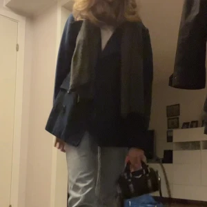 Kappa - Jättefin mörkblå kappa till hösten. Säljer då jag köp ny. Strl S💞 säljer för 400kr