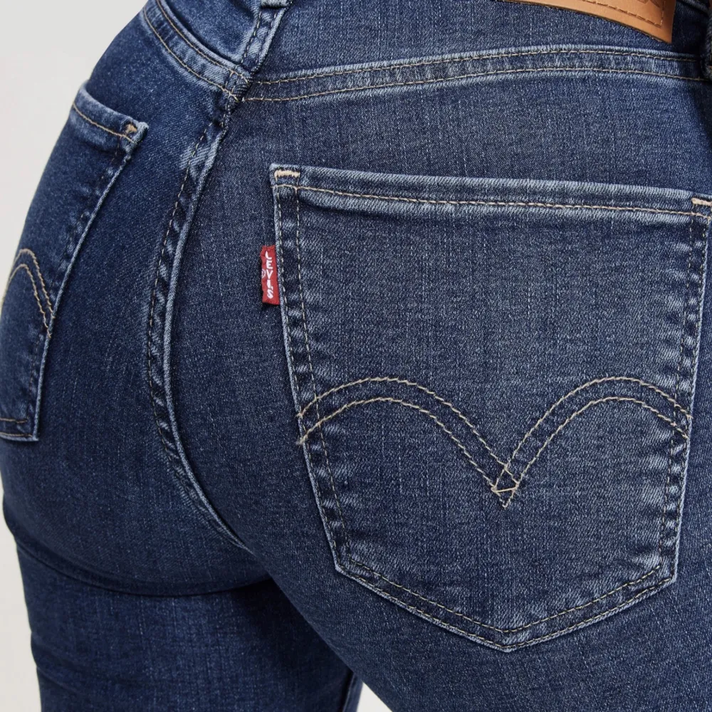 mörkblåa Levis jeans med strech. Oanvända!!. Farkut & Housut.