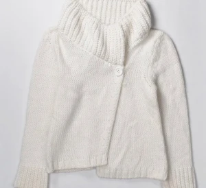 Stickad kofta - Vit stickad kofta, återpublicerad pga oseriös köpare 