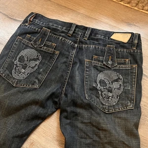 Diesel jeans - Säljer mina favvojeans med de SNYGGASTE fickorna som inte passar längre😭 De är rätt stora i midjan men ett skärp / skosnöre löser de🤗 Vid fler funderingar kring mått & bilder är det bara att fråga💖
