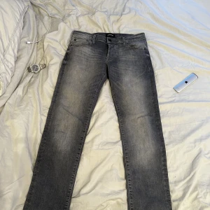 Jack&jones jeans - Stone Washed gråa jack&jones  jeans