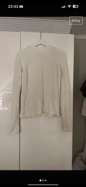 Vit stickad  - Vit stickad, säljer billigt!✨❤️‍🔥❤️