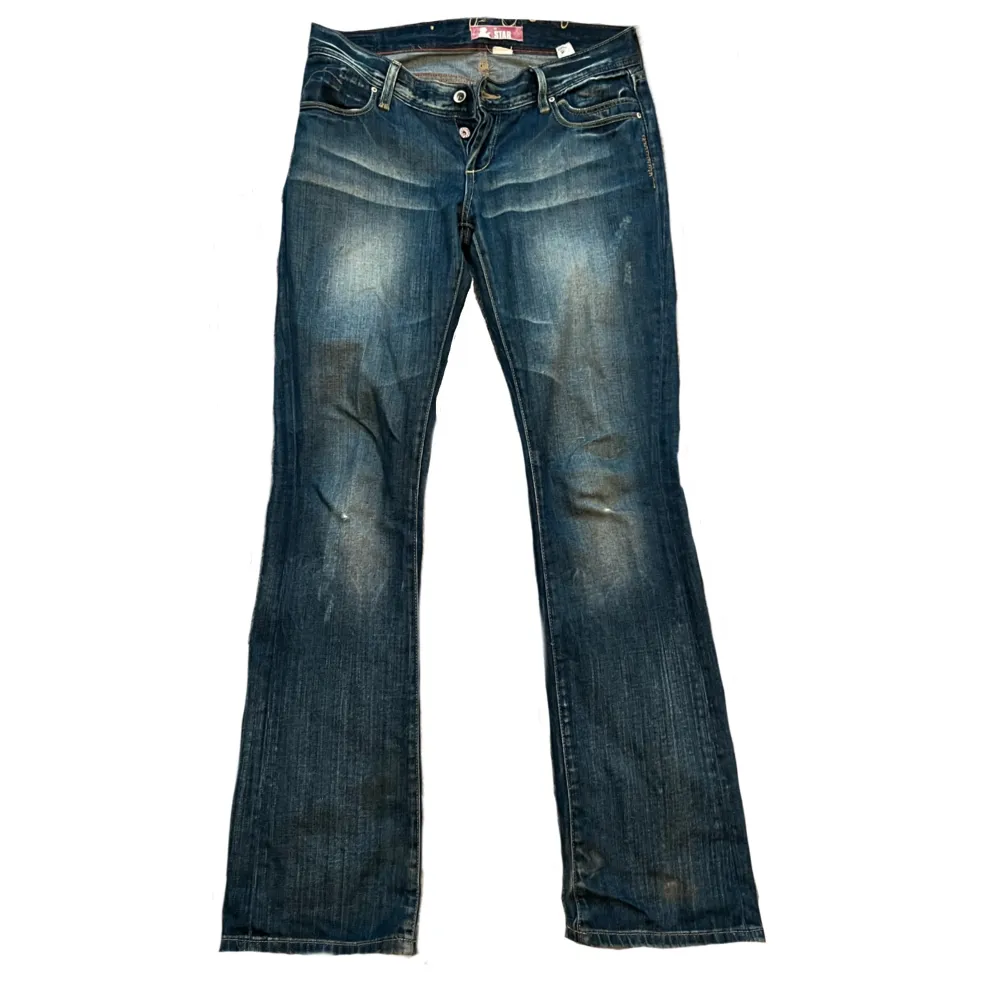 Low Rise jeans med ljus wash! Så söta men passar tyvärr inte mig längre . Jeans & Byxor.