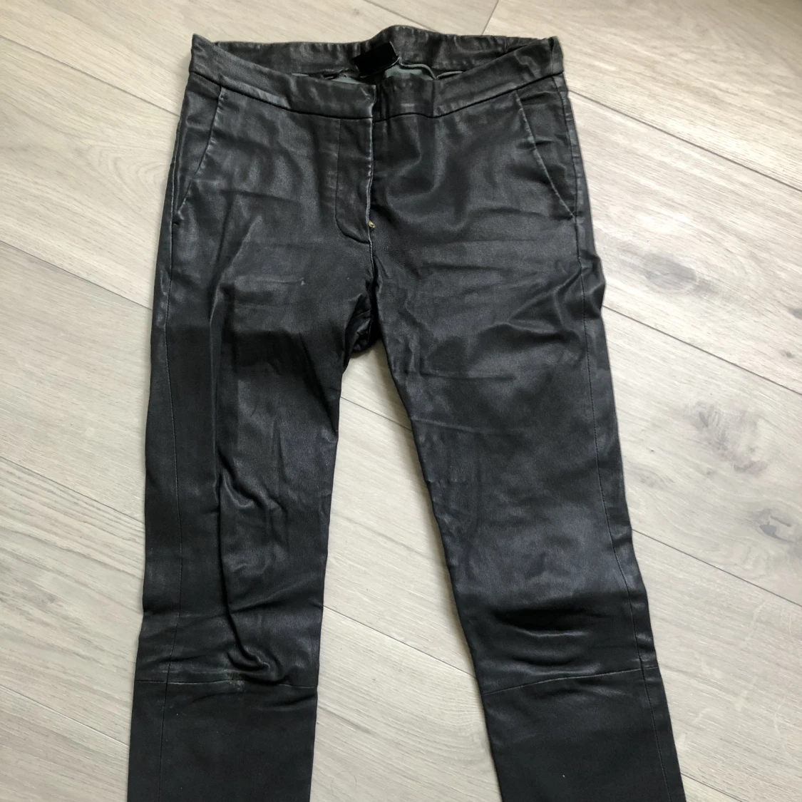 Skinnbyxor i äkta läder DAY strl 36