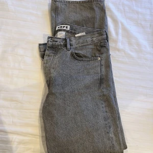 Hope jeans - Hope rush denim  Storlek 30 Skick 9/10 förutom ett hål e ens ficka som lagas billigt hos skreddare.  Väldigt eftertraktad färg
