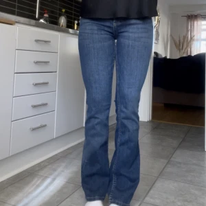 Jeans  - Superfina jeans men som tyvärr itne kommer till användning :) 