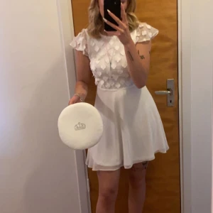 Studentklänning - Studentklänning strl 36, inga fläckar. Använd en gång