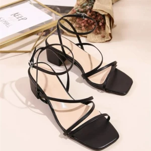 Klackskor storlek 41 - Råkade köpa två par i samma storlek så säljer nu för samma pris som inköp. Väldigt bekväma och enkla att gå i