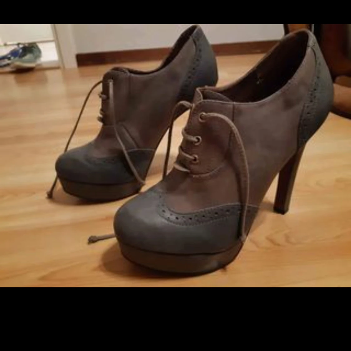 Skinn klackskor Storlek 39