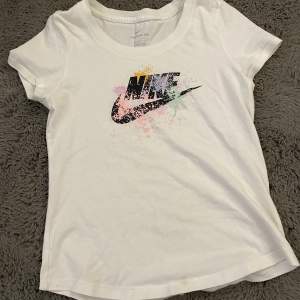 En nästan helt oanvänd Nike T-shirt