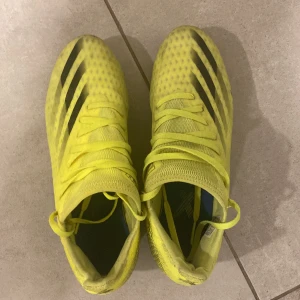 Adidas outdoor Football shoes - Helt nya fotbollsskor som inte passar mig. Men de hade säkert passat perfekt på dig.