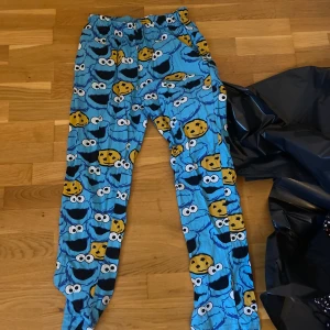 Kakmonster byxor  - Aldrig använda. 