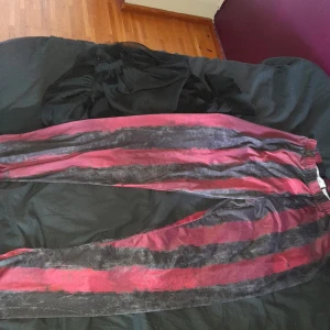 Säljes leggings  - Xl goth punk 