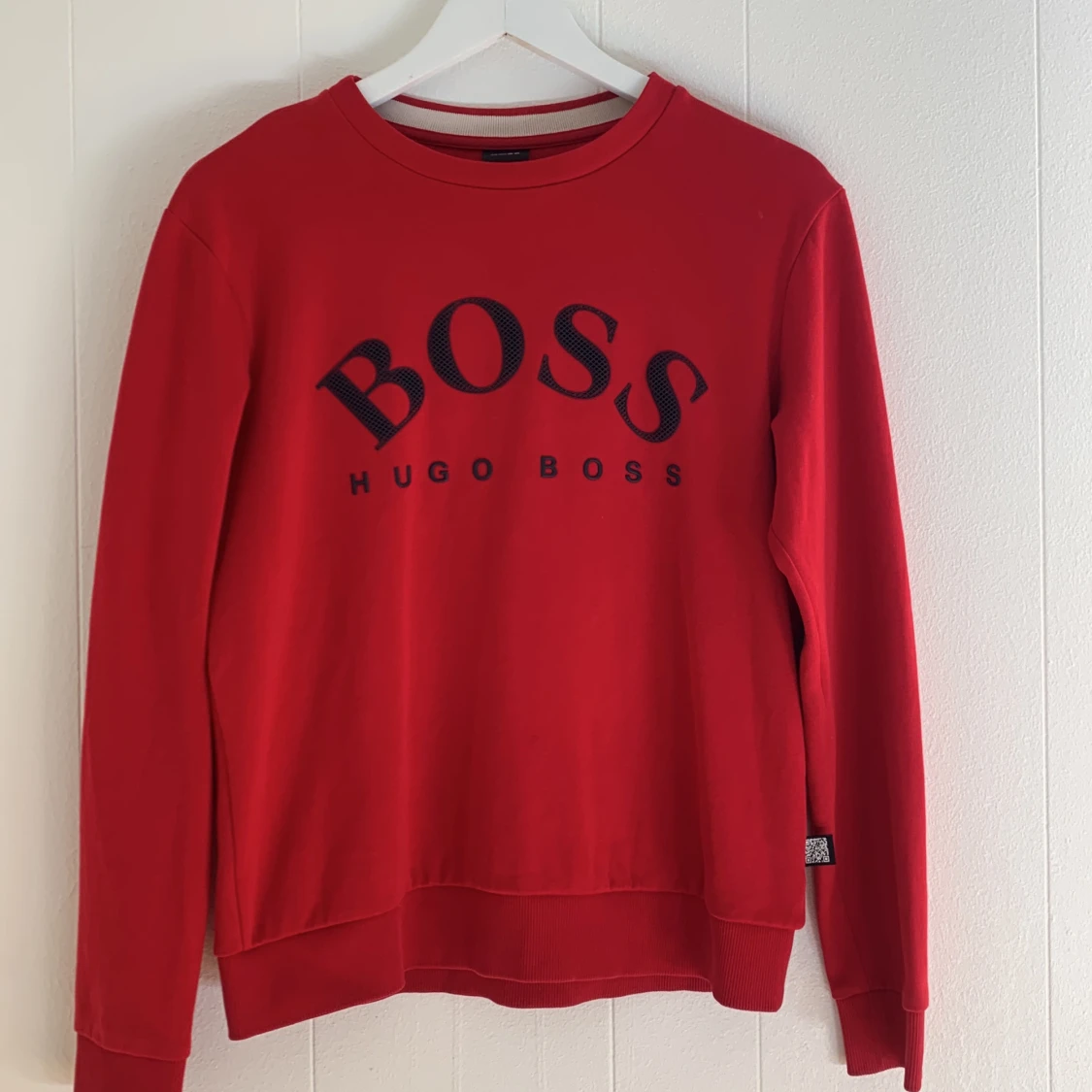 Hugo boss röd tröja  - 91