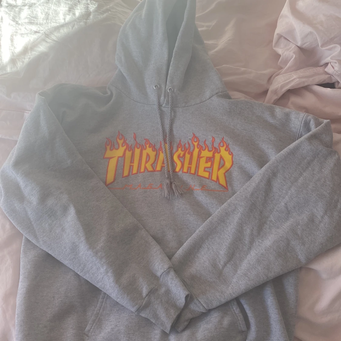 Grå flame trasher hoodie 