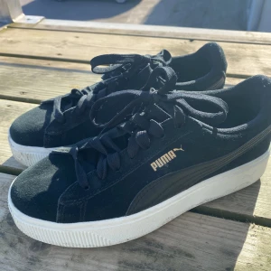 Puma sneakers  - Svarta sneakers från puma, str 37. Möts upp i Malmö eller Lund. 