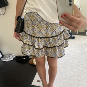 Kjol - Säljer min gulliga kjol som inte kommer till användning☺️