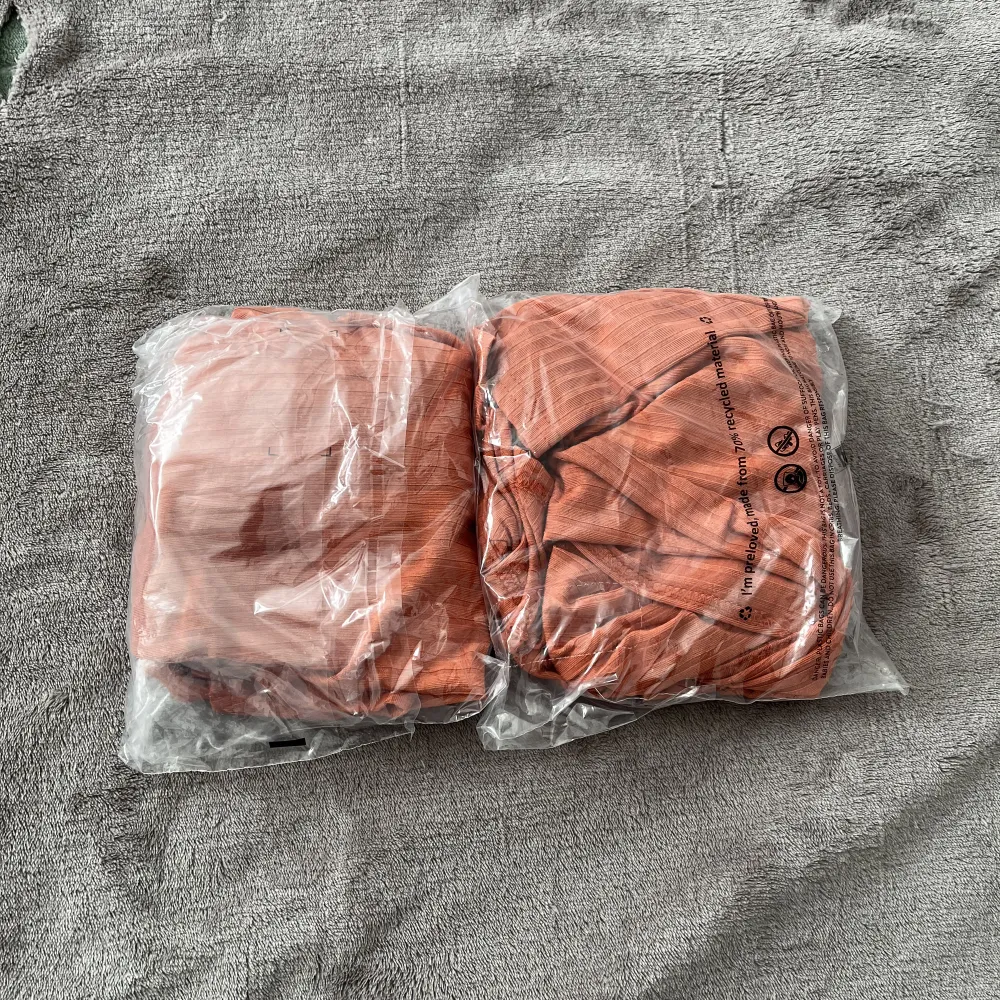 Aldrig använd, har 3 stycken likadan. Orange långärmad tröja med knytning fram, storlek 38🤍 Köpare står för fraktkostnaden!. Tröjor & Koftor.