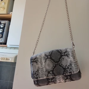 Väska  - Jätte fin väska Finns i Billdal för hämtning 