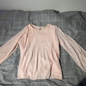 Blus  - Ljusrosa blus fint skick storlek L passar M