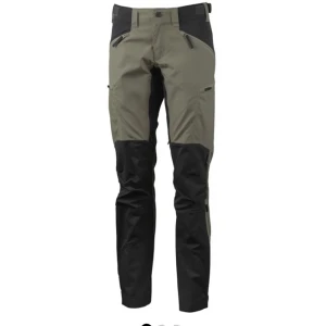 Makke stretch hybrid vandringsbyxor - Friluftsbyxor från Lundhags i modellen Makke. ”Makke Pant är en teknisk hybridbyxa med smal silhuett, tillverkad i en materialmix som är optimerad för rörelsefrihet och slitstyrka”.  Materialet runt rumpan är stretchigt. Nypris 2500kr. 