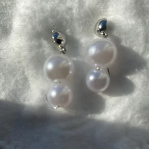 Örhängen - Säljer dessa örhängen köpta utomlands. Pris kan diskuteras.