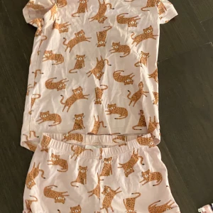 leopard Pyjamas  - Barn pyjamas med leoparder på