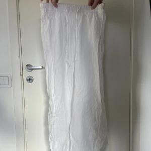 Linnebyxor - Vida linnebyxor från Gina Tricot. Jättefina och sköna till sommaren, säljer då jag har flera par och dessa använda inte. Köptes för 399kr, säljer för 120kr 💕🌸💕