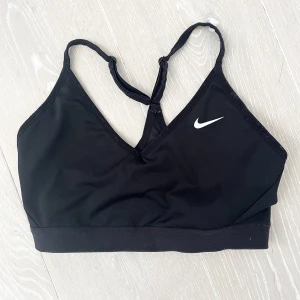 SPORT-BH FRÅN NIKE  - Sport-bh från Nike, använd men i fint skick. 