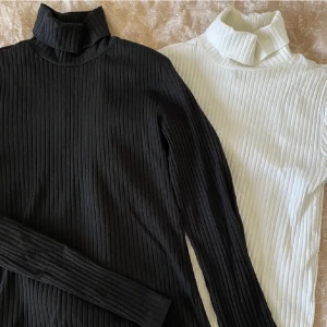 polotröjor - polotröjor från hm som jag veeeerjligen vill bli av med snabbt då jag inte använder de alls, köps tillsammans🫶🏻