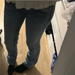 Pepe jeans - Säljer dessa pepe jeansen som jag köpte på Plick som tyvärr inte passade mig, jeansen har inga defekter💕