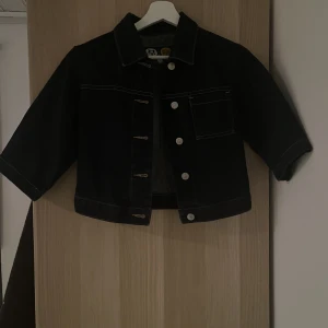 Croppad jacka - Super fin croppad jeans jacka i storlek S