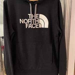 Ny North Face svart hoodie Storlek M Kan skickas mot frakt.