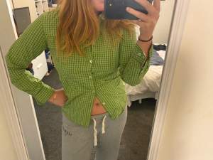 En grön rutig skjorta från Parx i storlek 38. Aldrig använd. 