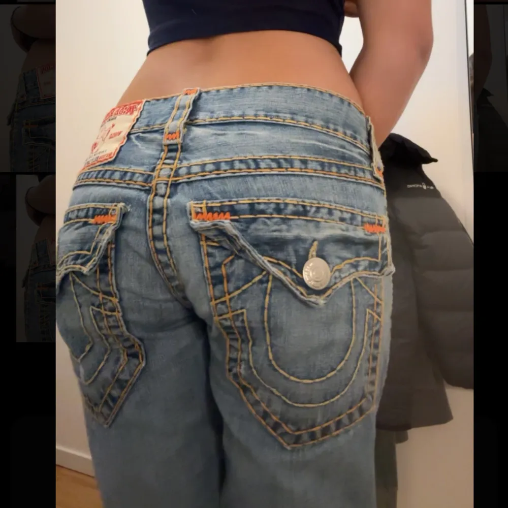 as kattiga true religion jeans i bootcut modell, storlek 29 passar som 34/36💘💘. Jeans & Byxor.