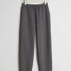 Sweatpants  - Sweatpants från Ginatricot. Supersköna men de passar tyvärr ej mig längre. Storlek: Xxs petite 