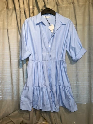 Klänning  - Helt ny, med prislapp på